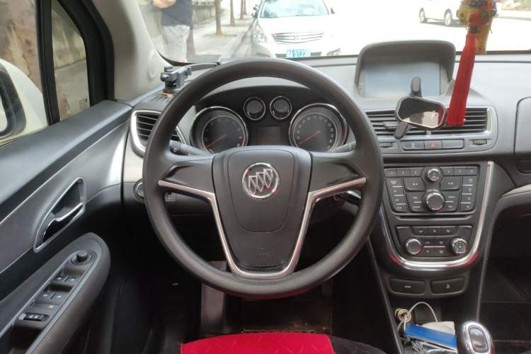 Used Buick Encore 2015 1.4T Automatic Two-Wheel Drive Urban Elite Version Steering Wheel