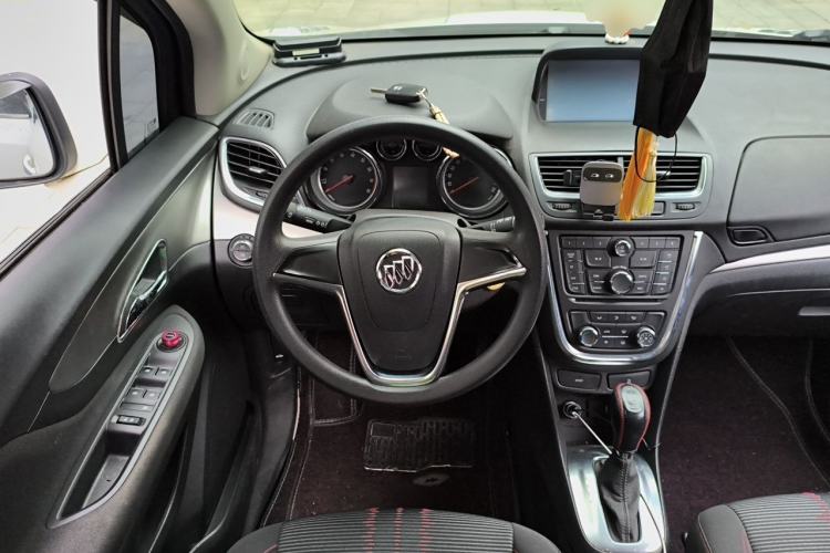 Used Buick Encore 2015 1.4T Automatic Two-Wheel Drive Urban Elite Version Steering Wheel