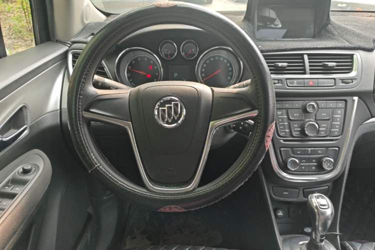 Used Buick Encore 2015 1.4T Automatic Two-Wheel Drive Urban Elite Version Steering Wheel