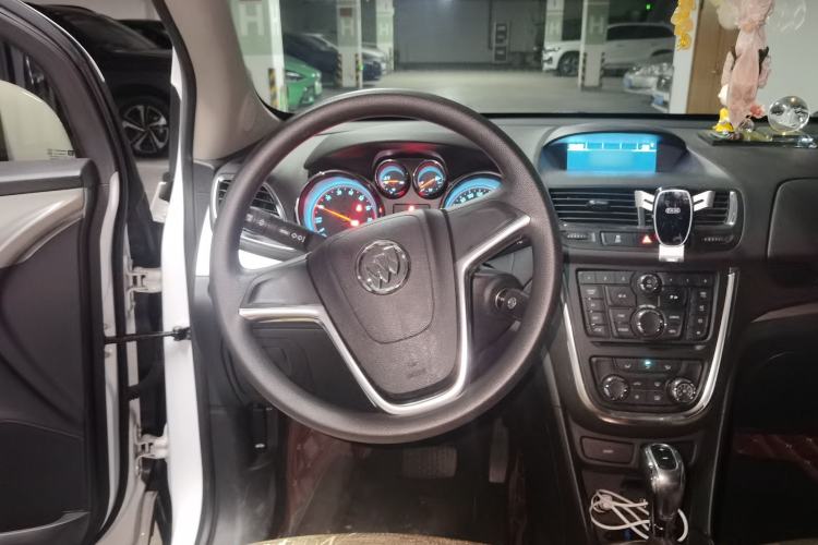 Used Buick Encore 2015 1.4T Automatic Two-Wheel Drive Urban Elite Version Steering Wheel
