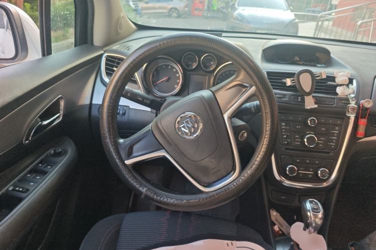 Used Buick Encore 2015 1.4T Automatic Two-Wheel Drive Urban Elite Version Steering Wheel