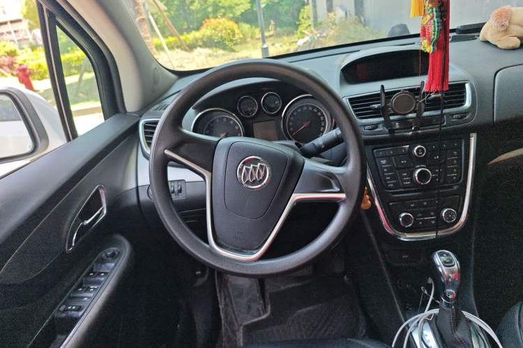 Used Buick Encore 2015 1.4T Automatic Two-Wheel Drive Urban Elite Version Steering Wheel