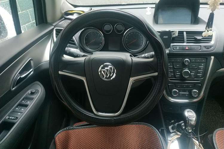 Used Buick Encore 2015 1.4T Automatic Two-Wheel Drive Urban Elite Version Steering Wheel