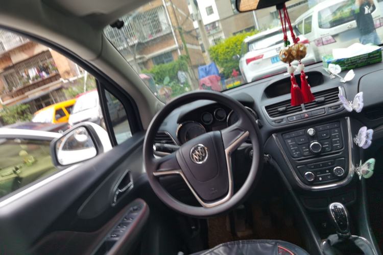 Used Buick Encore 2015 1.4T Manual Two-Wheel Drive Urban Advanced Model Steering Wheel