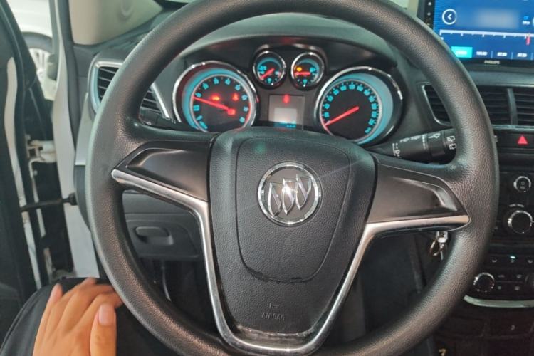 Used Buick Encore 2015 1.4T Manual Two-Wheel Drive Urban Advanced Model Steering Wheel