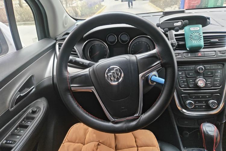 Used Buick Encore 2015 1.4T Automatic Two-Wheel Drive Urban Elite Version Steering Wheel
