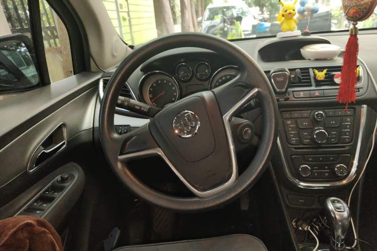 Used Buick Encore 2015 1.4T Automatic Two-Wheel Drive Urban Elite Version Steering Wheel