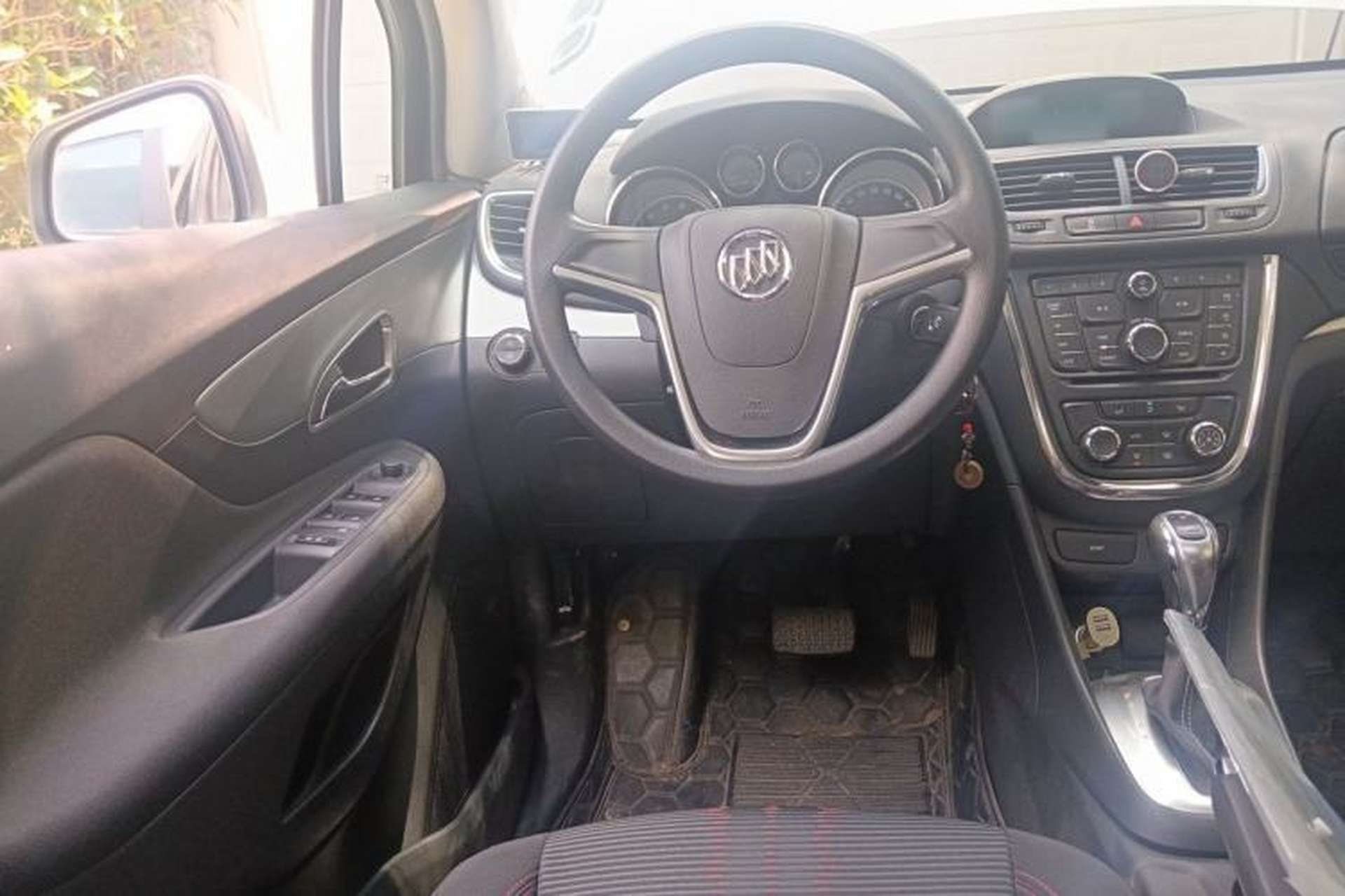 Used Buick Encore 2015 1.4T Automatic Two-Wheel Drive Urban Elite Version Steering Wheel