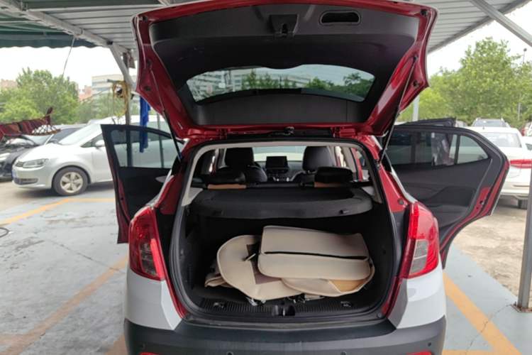 Used Buick Encore 2015 1.4T Automatic Two-Wheel Drive Urban Elite Version Trunk