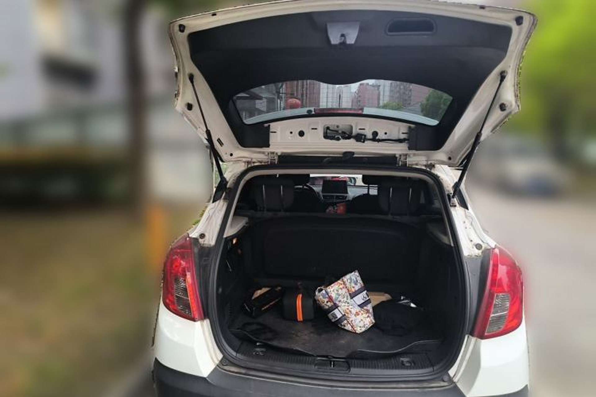 Used Buick Encore 2015 1.4T Automatic Two-Wheel Drive Urban Elite Version Trunk