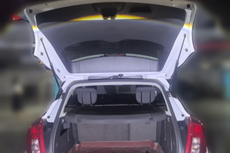Used Buick Encore 2015 1.4T Automatic Two-Wheel Drive Urban Elite Version Trunk
