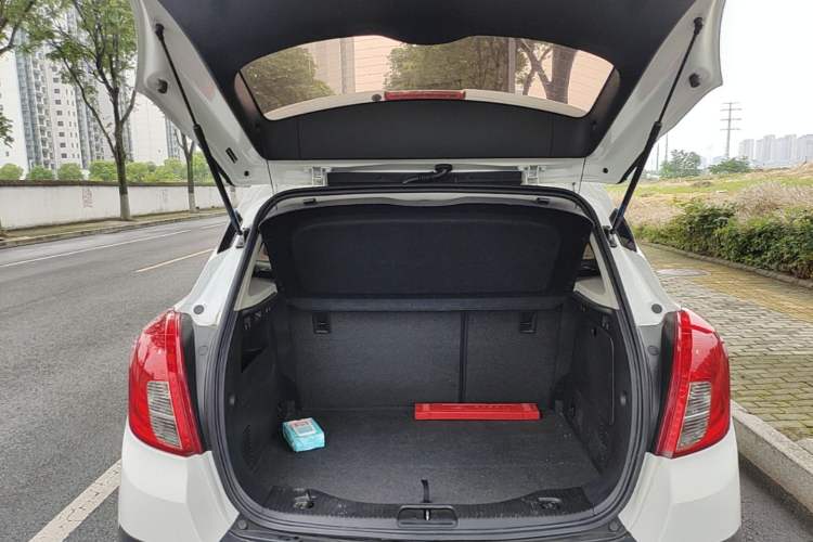 Used Buick Encore 2015 1.4T Automatic Two-Wheel Drive Urban Leading Model Trunk