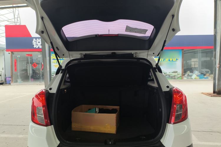 Used Buick Encore 2015 1.4T Automatic Two-Wheel Drive Urban Elite Version Trunk