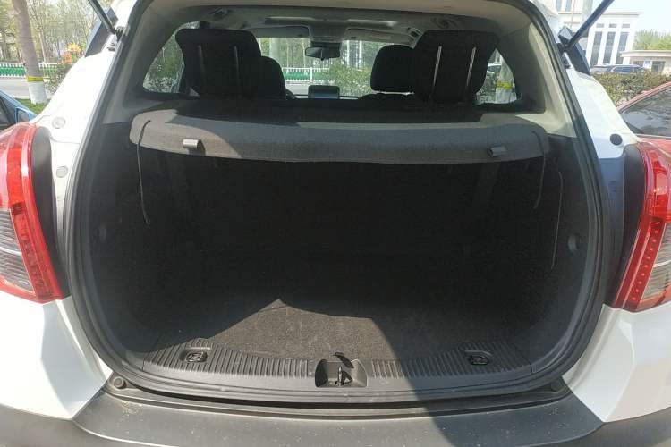 Used Buick Encore 2015 1.4T Automatic Two-Wheel Drive Urban Elite Version Trunk