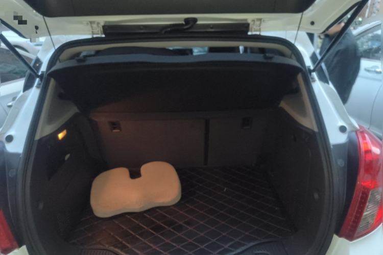 Used Buick Encore 2015 1.4T Automatic Two-Wheel Drive Urban Elite Version Trunk