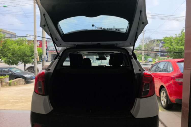 Used Buick Encore 2015 1.4T Automatic Two-Wheel Drive Urban Elite Version Trunk