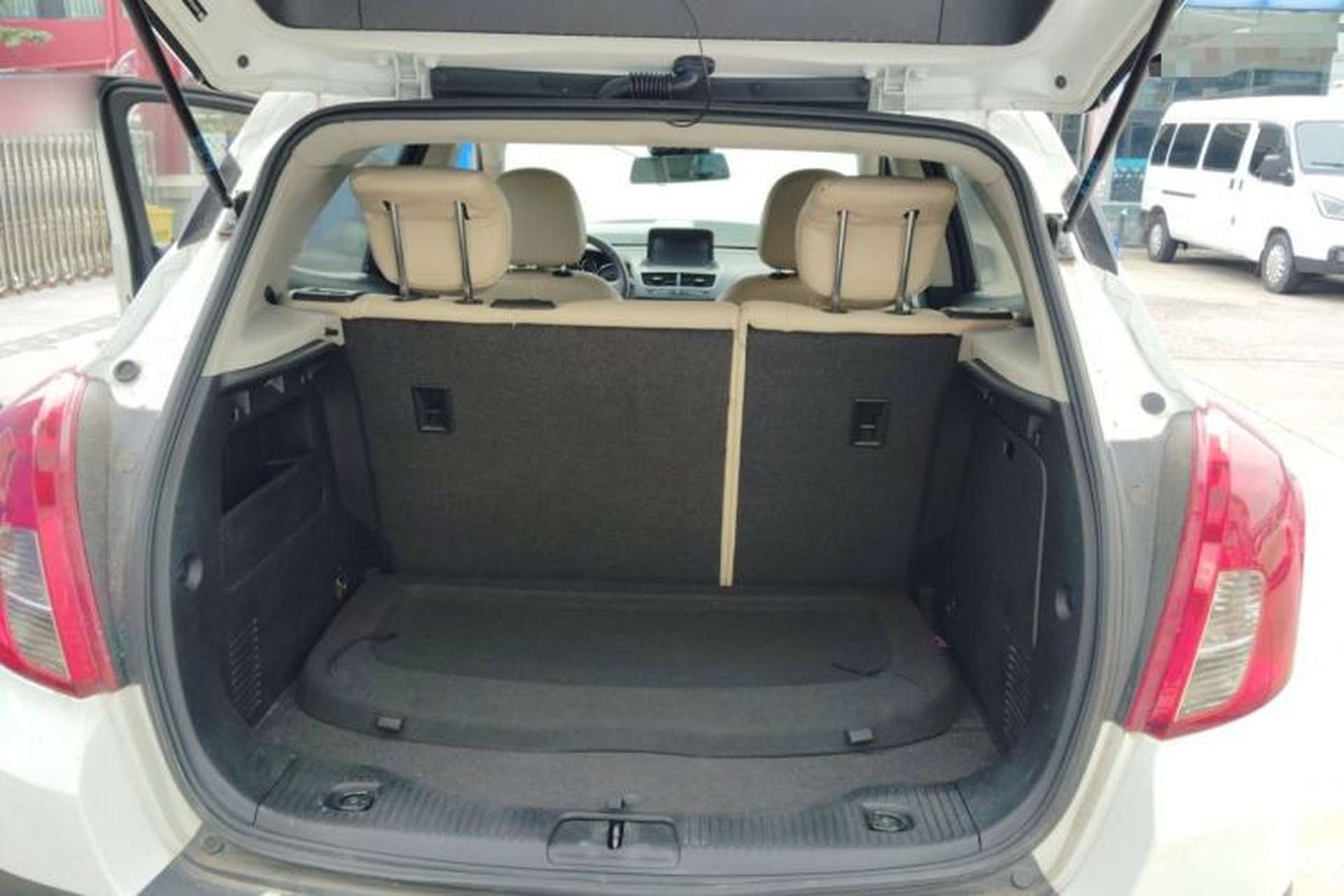 Used Buick Encore 2015 1.4T Automatic Two-Wheel Drive Urban Elite Version Trunk