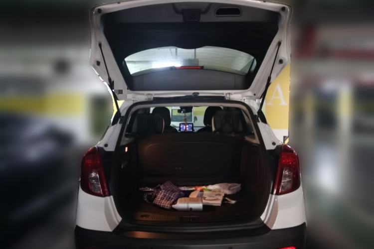 Used Buick Encore 2015 1.4T Manual Two-Wheel Drive Urban Advanced Model Trunk