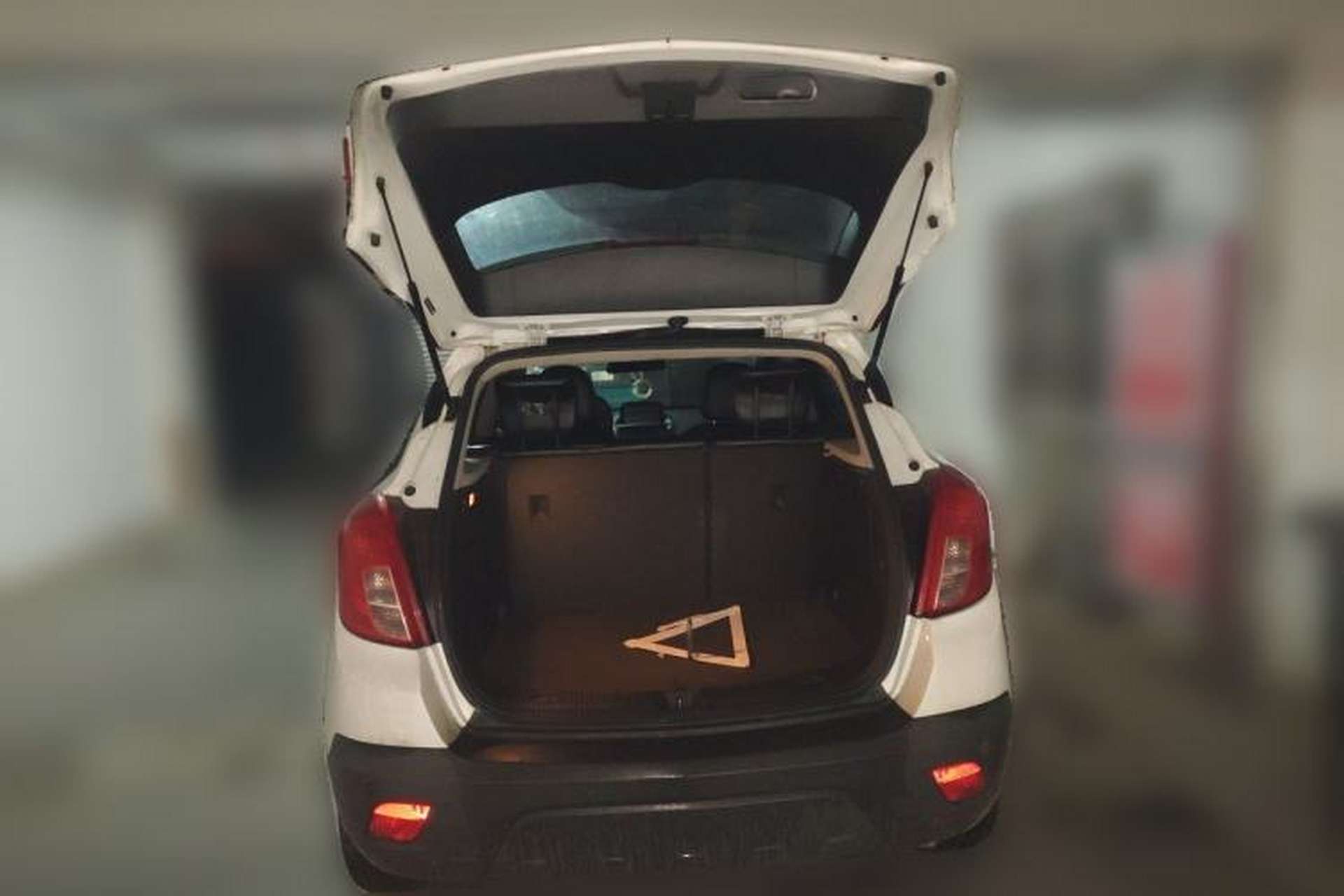 Used Buick Encore 2015 1.4T Automatic Two-Wheel Drive Urban Elite Version Trunk