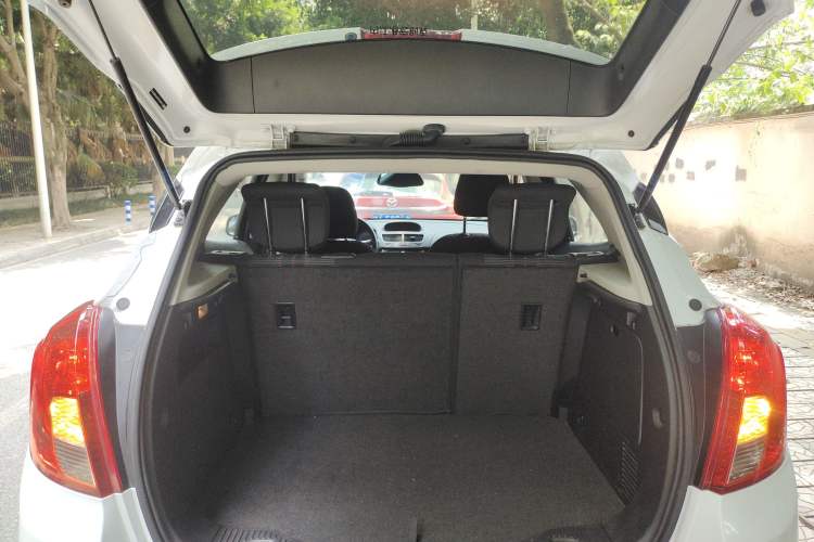 Used Buick Encore 2015 1.4T Automatic Two-Wheel Drive Urban Elite Version Trunk