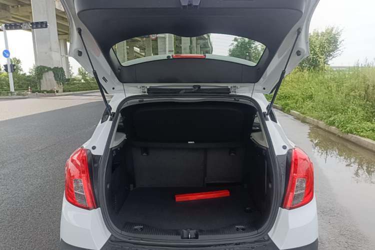 Used Buick Encore 2015 1.4T Automatic Two-Wheel Drive Urban Elite Version Trunk