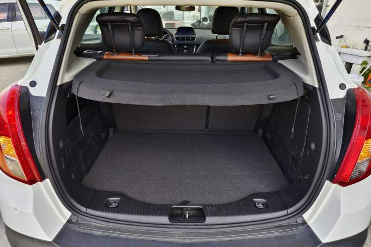 Used Buick Encore 2015 1.4T Automatic Two-Wheel Drive Urban Elite Version Trunk