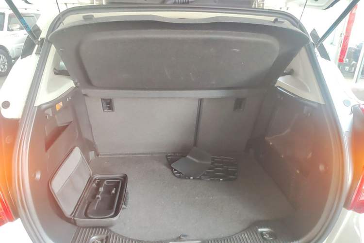 Used Buick Encore 2015 1.4T Automatic Two-Wheel Drive Urban Leading Model Trunk