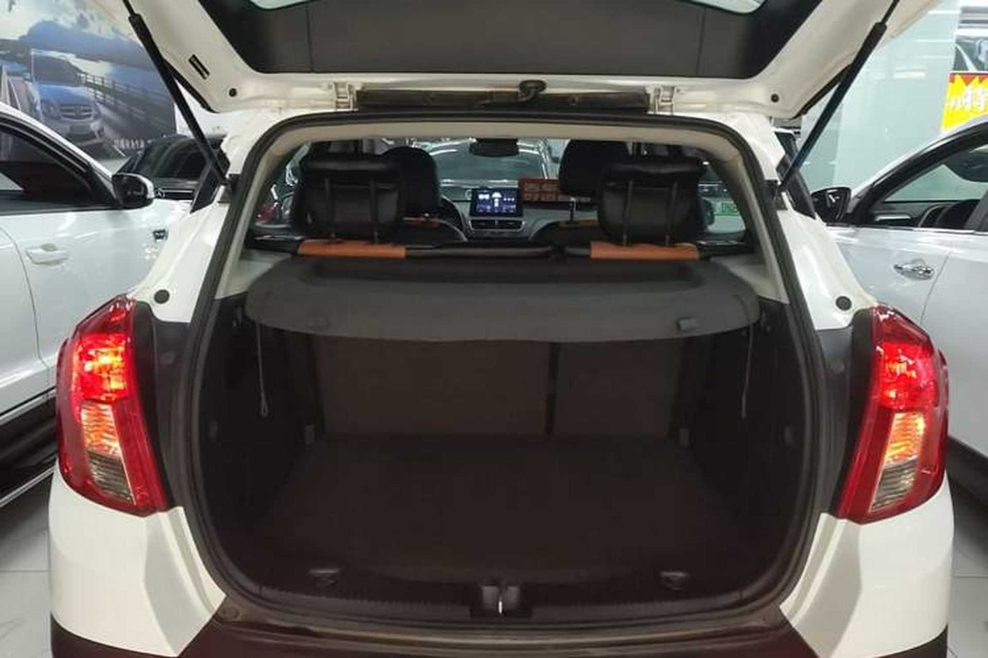 Used Buick Encore 2015 1.4T Automatic Two-Wheel Drive Urban Elite Version Trunk