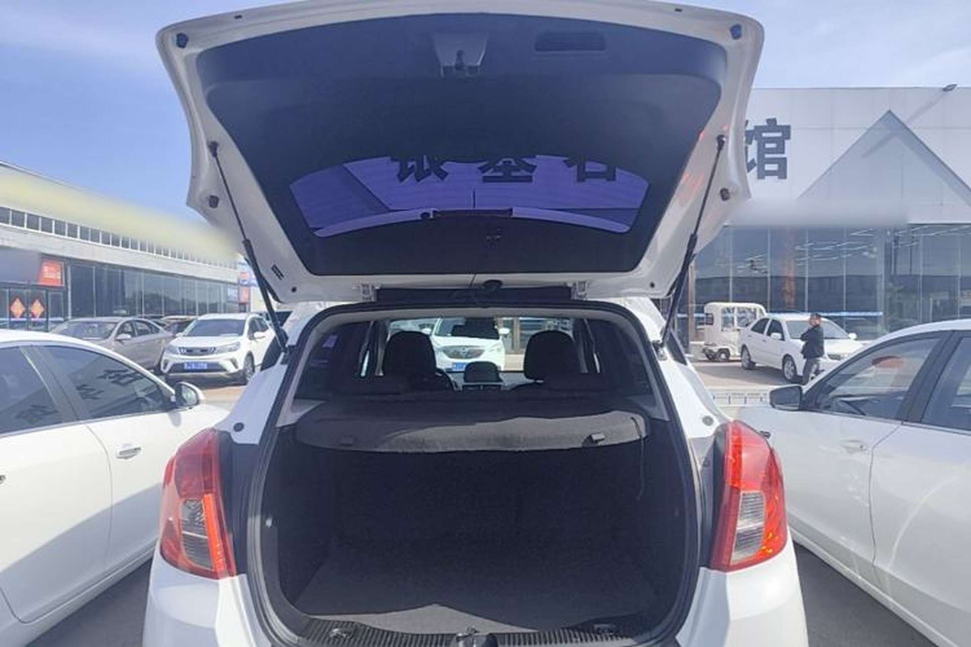Used Buick Encore 2015 1.4T Automatic Two-Wheel Drive Urban Elite Version Trunk