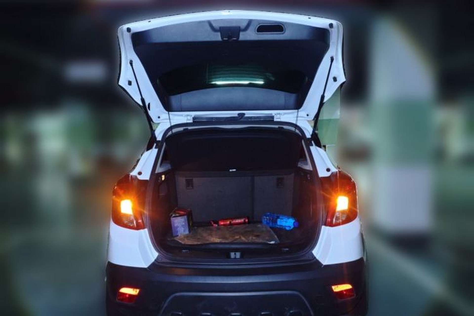 Used Buick Encore 2015 1.4T Automatic Two-Wheel Drive Urban Elite Version Trunk