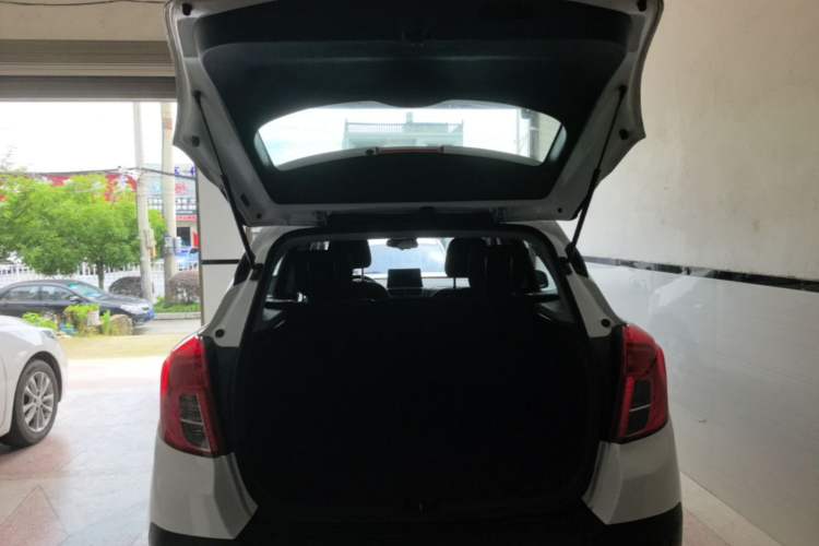 Used Buick Encore 2015 1.4T Automatic Two-Wheel Drive Urban Elite Version Trunk