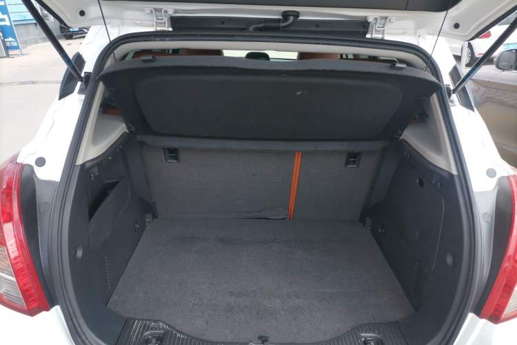 Used Buick Encore 2015 1.4T Automatic Two-Wheel Drive Urban Elite Version Trunk