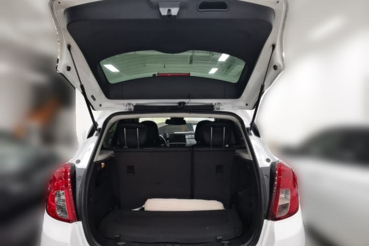 Used Buick Encore 2015 1.4T Automatic Two-Wheel Drive Urban Elite Version Trunk