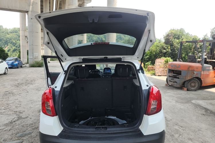 Used Buick Encore 2015 1.4T Manual Two-Wheel Drive Urban Advanced Model Trunk