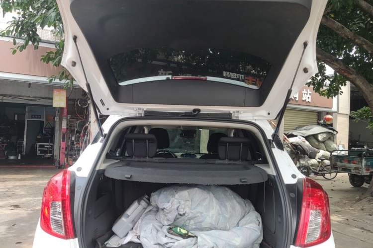 Used Buick Encore 2015 1.4T Automatic Two-Wheel Drive Urban Elite Version Trunk