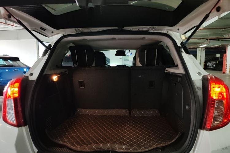 Used Buick Encore 2015 1.4T Automatic Two-Wheel Drive Urban Elite Version Trunk