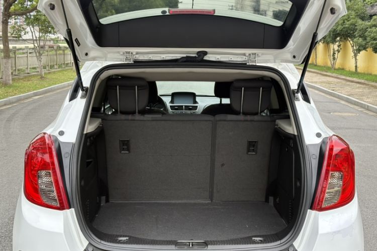 Used Buick Encore 2015 1.4T Automatic Two-Wheel Drive Urban Elite Version Trunk