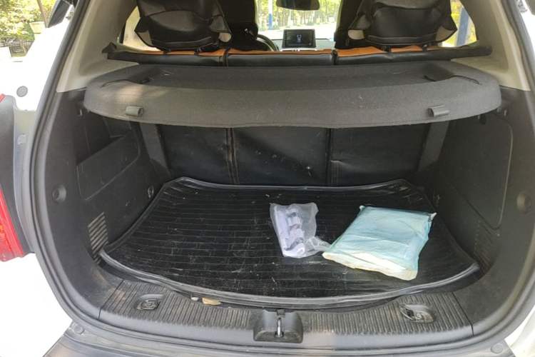 Used Buick Encore 2015 1.4T Automatic Two-Wheel Drive Urban Elite Version Trunk