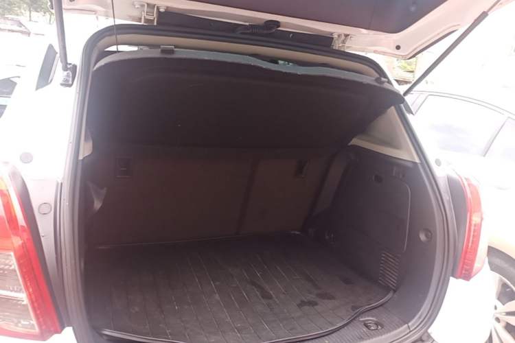 Used Buick Encore 2015 1.4T Automatic Two-Wheel Drive Urban Elite Version Trunk