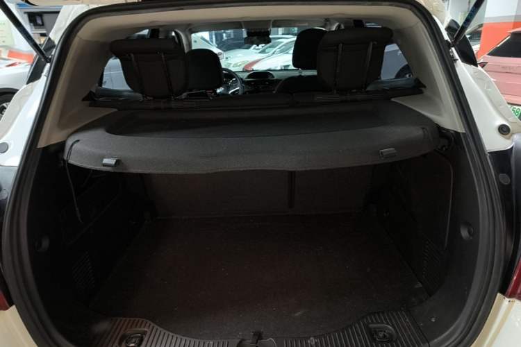 Used Buick Encore 2015 1.4T Automatic Two-Wheel Drive Urban Elite Version Trunk