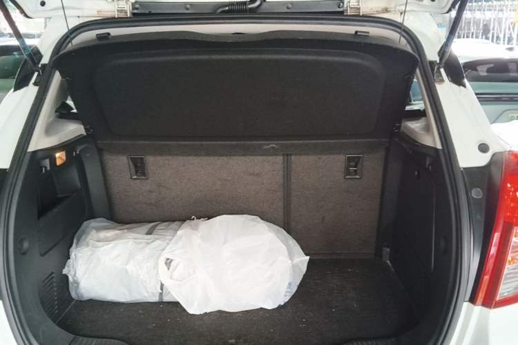 Used Buick Encore 2015 1.4T Automatic Two-Wheel Drive Urban Elite Version Trunk