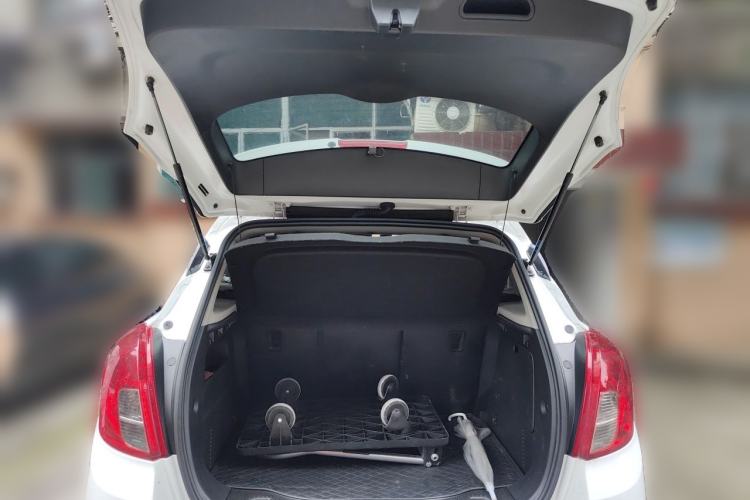 Used Buick Encore 2015 1.4T Automatic Two-Wheel Drive Urban Elite Version Trunk