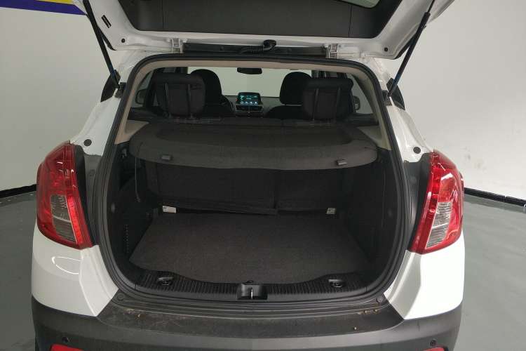 Used Buick Encore 2015 1.4T Automatic Two-Wheel Drive Urban Elite Version Trunk