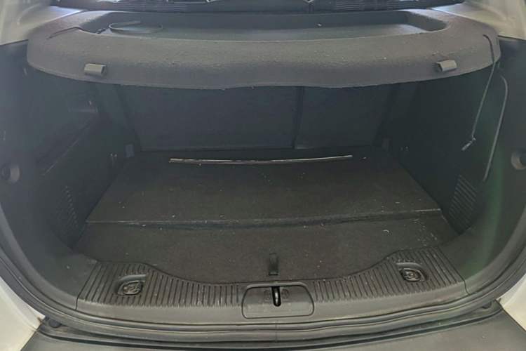 Used Buick Encore 2015 1.4T Automatic Two-Wheel Drive Urban Elite Version Trunk
