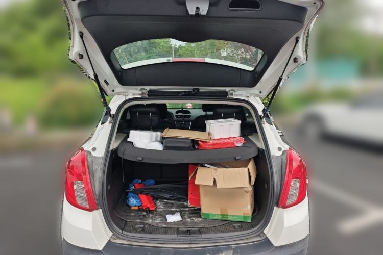 Used Buick Encore 2015 1.4T Manual Two-Wheel Drive Urban Advanced Model Trunk