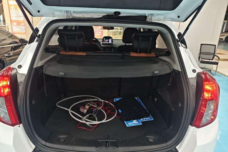 Used Buick Encore 2015 1.4T Automatic Two-Wheel Drive Urban Elite Version Trunk