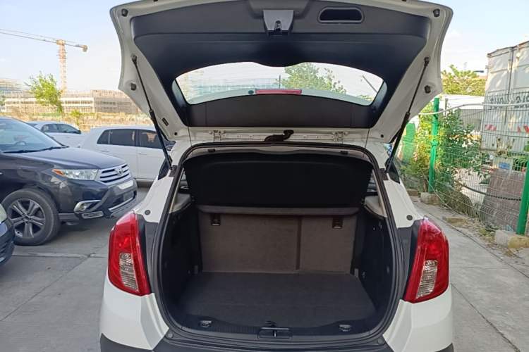 Used Buick Encore 2015 1.4T Automatic Two-Wheel Drive Urban Elite Version Trunk