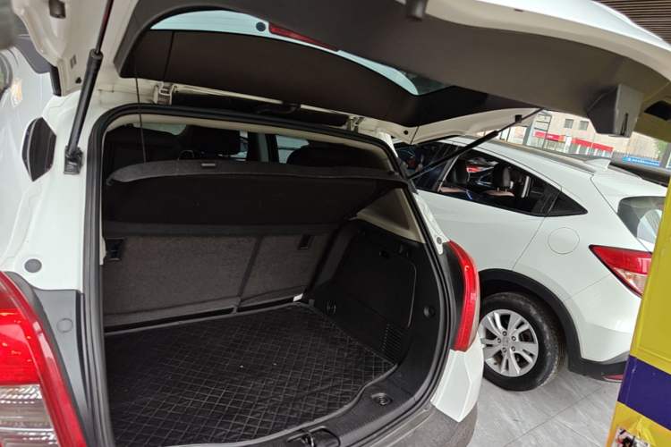 Used Buick Encore 2015 1.4T Automatic Two-Wheel Drive Urban Elite Version Trunk