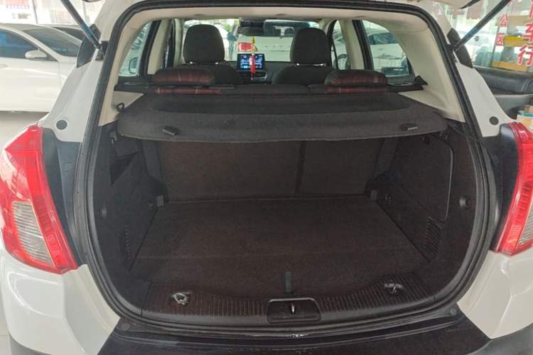 Used Buick Encore 2015 1.4T Manual Two-Wheel Drive Urban Advanced Model Trunk