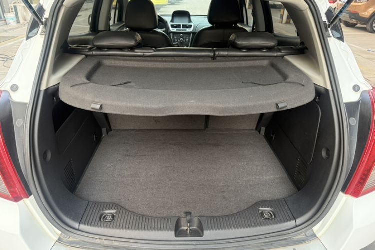 Used Buick Encore 2015 1.4T Automatic Two-Wheel Drive Urban Elite Version Trunk